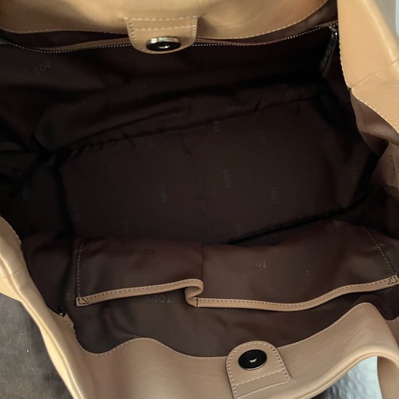 Tods brand all leather beige purse - Picture 13 of 15